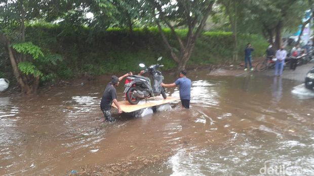 Kondisi terkini banjir di kawasan Pantai Marina Semarang, Jumat (30/12/2022) pagi.