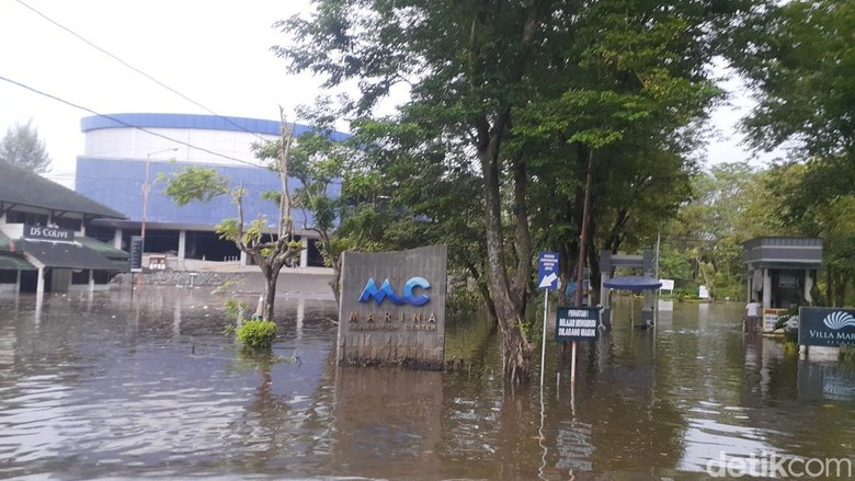 Kondisi terkini banjir di kawasan Pantai Marina Semarang, Jumat (30/12/2022) pagi. Kondisi terkini banjir di kawasan Pantai Marina Semarang, Jumat (30/12/2022) pagi.