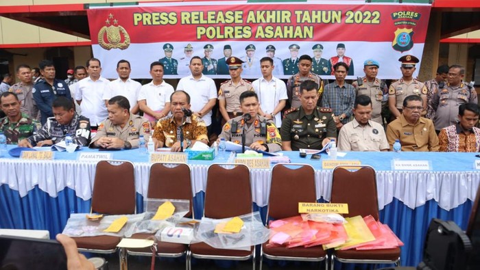 Konferensi pers di Polres Asahan
