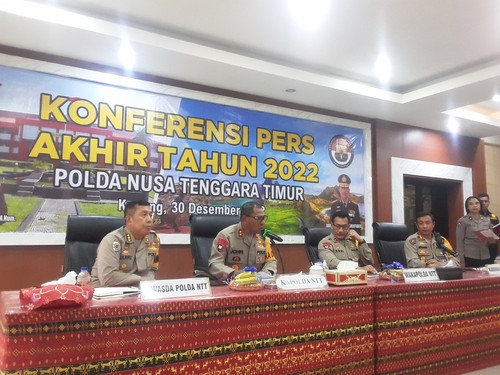 Konfernsi pers akhir tahun di Markas Polda NTT, Jumat (30/12/2022). Foto: Yufen Ernesto