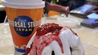 Usai makan burger yang enak, dirinya juga menyantap Volcano Cake, salah satu dessert populer di Jepang. Foto: Instagram @princessyahrini