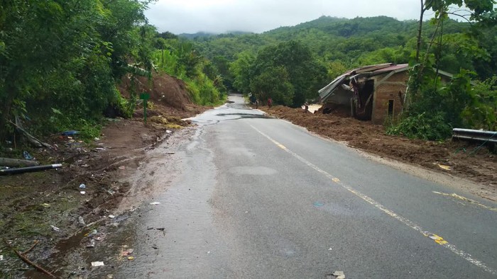 Lokasi longsor Jalan Poros Maros-Bone di daerah Camba, Desa Rompegading, Kecamatan Cenrana, Maros.
