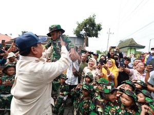 Prabowo ke Banyuwangi, Bagikan Motor hingga Kunjungi Ponpes