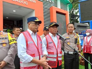 Menko PMK-Menhub Cek Jalur Puncak Jelang Tahun Baru di Pospol Gadog