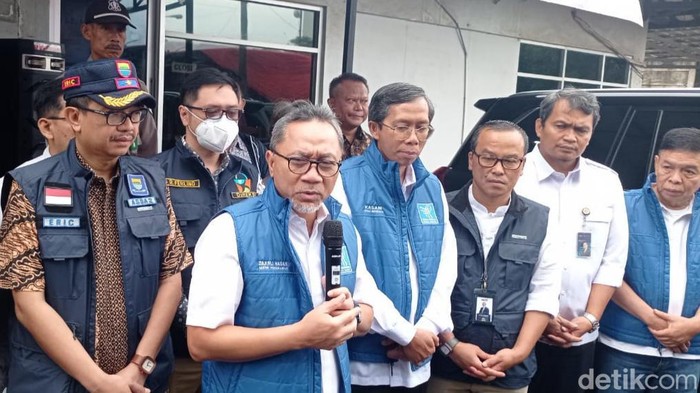 Menteri Perdagangan Zulkifli Hasan di Pasar Gedebage Bandung, Jumat (30/12/2022)