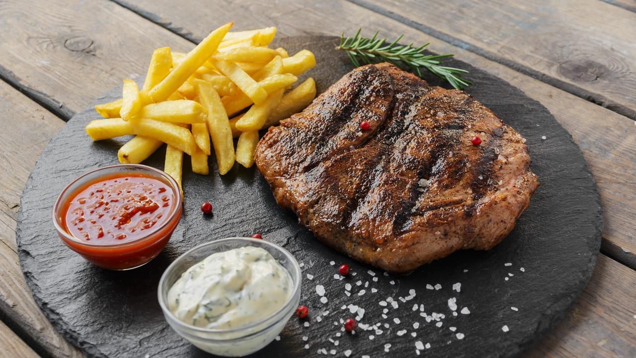 Restoran Pamer Menu Tahun 1972, Steak Harganya Cuma Rp 8.400!
