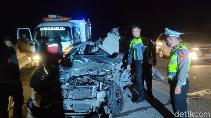 Mobil Bripda Ivan ringsek setelah kecelakaan di ruas Tol Lampung.