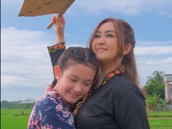 8 Foto Nafa Urbach & Anak yang Jarang Tersorot, Cantik Berwajah Blasteran