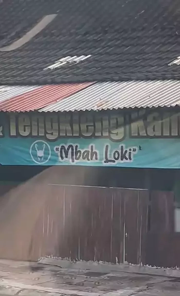 Nama warung pakai nama artis Terinspirasi dari Nama Artis, 10 Penjual Ini Tulis Spanduk Nyeleneh