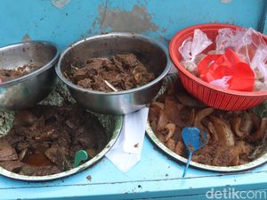Uniknya Itjeu, Penjual Jeroan Enak yang Viral di Bandung