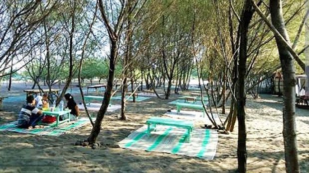 Pantai Cemara Banyuwangi