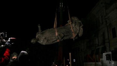 Patung Permaisuri Rusia Dibongkar Warga Ukraina