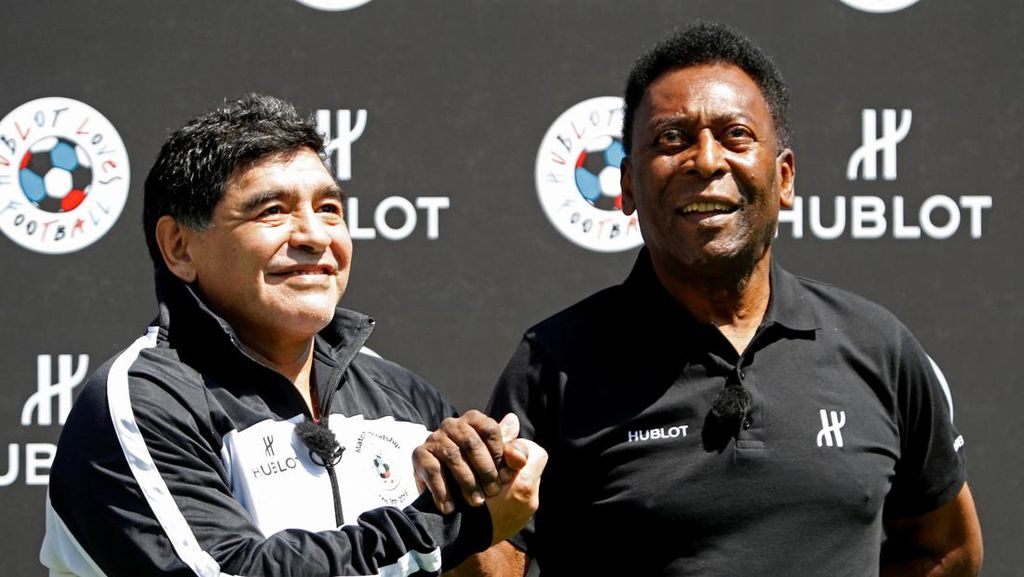 Nostalgia Pele dan Maradona Main Adu Sundul Bola