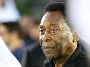 Anak Pele Posting Foto Mengharukan yang Penuh Cinta