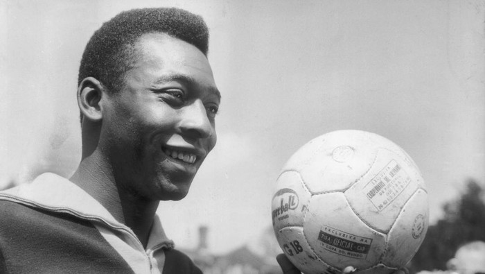 Brazilian footballer Pele in training for Brazils match against England.    (Photo by Keystone/Getty Images)