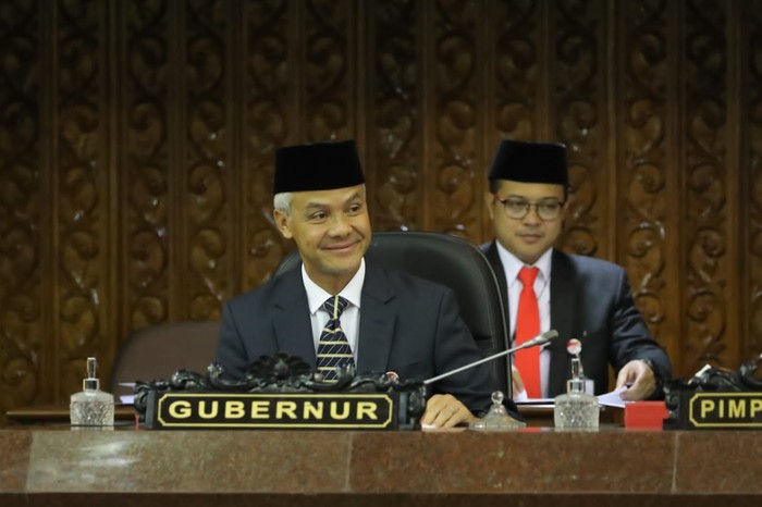 Pemerintah Provinsi Jawa Tengah (Pemprov Jateng) bersama DPRD Jateng menyetujui tiga Rancangan Peraturan Daerah (Raperda).