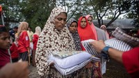 Terhitung, tanggal 1 Januari 2023, sebanyak 174 pengungsi Rohingya yang selama ini ditampung di SMP Negeri 2 Curei, Kecamatan Muara Tiga, segera dipindahkan ke eks SMP Negeri 1 Sigli di Gampong Blang Paseh, Kota Sigli.