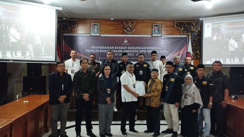 Pendaftaran calon DPD petahana H. Bambang Santoso diwakili staf ahlinya.