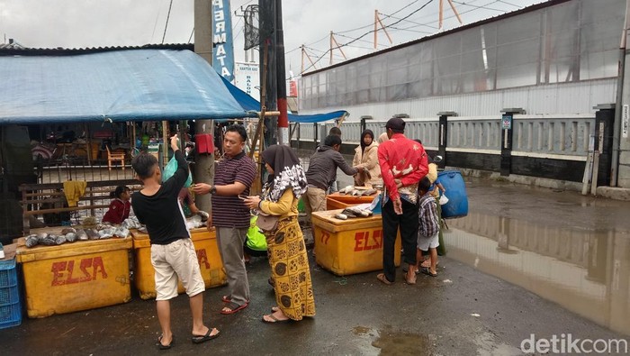 Penjualan ikan di Kabupaten Indramayu.