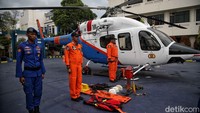 Sebuah helikopter ikut dipamerkan dalam apel kesiapan bencana.