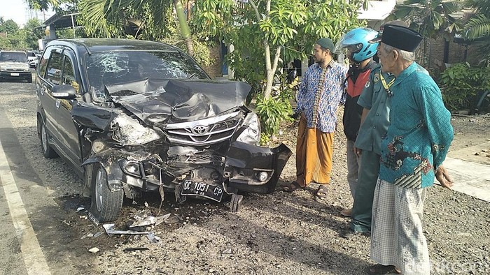 Minibus terlibat tabrakan di Kabupaten Polewali Mandar (Polman), Sulawesi Barat (Sulbar).