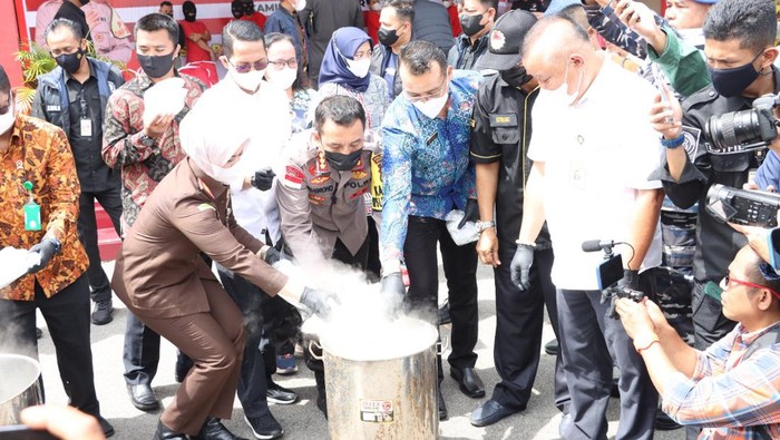 Polresta Barelang memusnahkan berbagai jenis narkoba