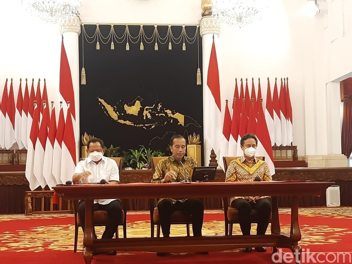 Presiden Jokowi resmi umumkan cabut PPKM (Kanavino/detikcom)