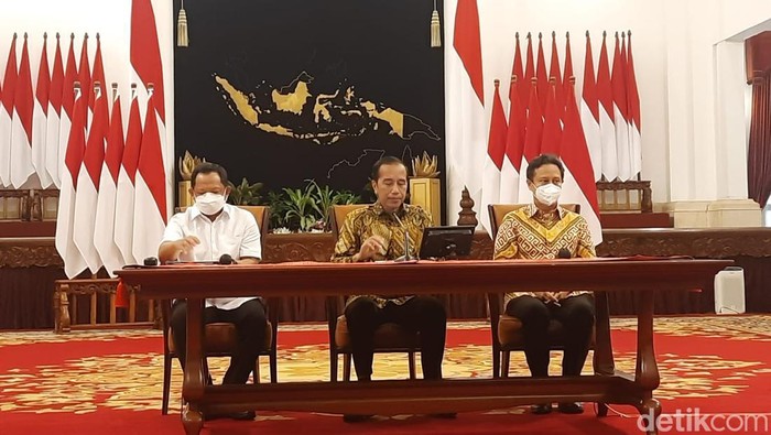 Presiden Jokowi resmi umumkan cabut PPKM (Kanavino/detikcom)