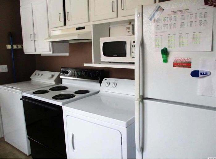 Dapur adalah salah satu bagian penting dalam rumah. Apa jadinya kalau dapur dibuat aneh seperti ini.