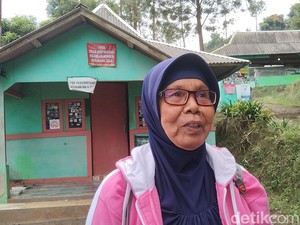 Semangat Rukini Taklukkan Gunung Ciremai di Usia Senja