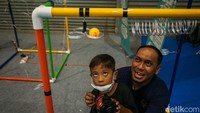 Mayoritas anak didampingi oleh orang tuanya.