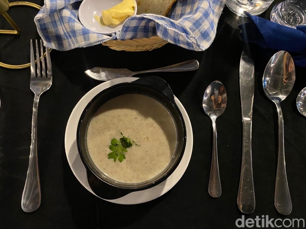 SISILIA Street Dining : Menikmati Sensasi 'Fine Dining' di Tenda Kaki Lima