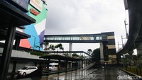 Jembatan layang tersebut diharapkan akan memberikan kemudahan bagi pejalan kaki yang lalu lalang antara Stasiun Lebak Bulus Grab dengan pusat kegiatan di sekitarnya.