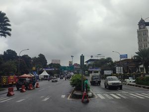 Polisi Imbau Pengendara Waspada Kabut Tebal dan Longsor di Puncak Bogor