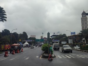 Polisi Imbau Pengendara Waspada Kabut Tebal dan Longsor di Puncak Bogor