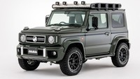 Selanjutnya Jimny Little G Aventura yang bercat hijau. Bodykit ini membuat Jimny terlihat mirip dengan varian AMG dari G-Class. Foto: Dok. DAMD
