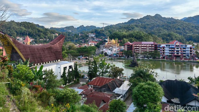 Suasana bundaran Lakipadada Kota Makale Tana Toraja.