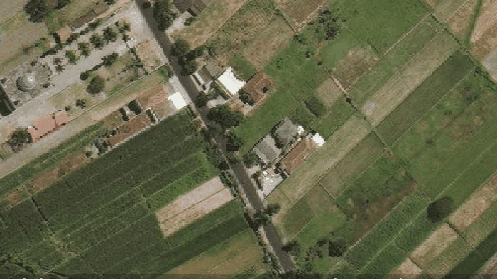 Timelapse sekitar rumah bertingkat penolak UGR Rp 3,5 miliar di tepi Jalan Klaten-Boyolali, Desa Kahuman, Ngawen, Klaten, pada 2017-2021 atau sebelum masuk proyek tol Jogja-Solo.