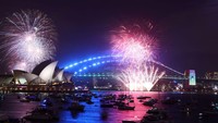 Perbedaan waktu dengan Indonesia membuat Australia lebih dahulu merayakan malam pergantian tahun.