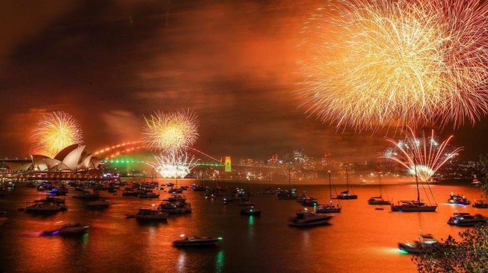1245897900 SYDNEY, AUSTRALIA - DECEMBER 31: The 9pm fireworks are seen over the Sydney Opera House and Sydney Harbour Bridge during New Yearâs Eve celebrations in Sydney, Australia, on Sunday, December 31, 2022. (Photo by Stringer/Anadolu Agency via Getty Images)