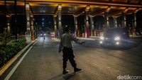 Menurut catatan pengelola, sampai pukul 17.30 WIB saja, sudah terdapat sekitar 19 ribu pengunjung datang ke TMII.