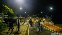 Selain itu banyak hiburan yang diselenggarakan TMII seperti parade budaya, pesta kembang api, dan pertunjukan band seperti Mocca, Fourtwnty, dan lain sebagainya.