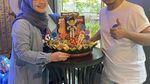 10 Momen Romantis Aldila Jelita dan Indra Bekti Saat Kulineran