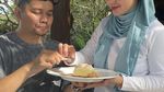10 Momen Romantis Aldila Jelita dan Indra Bekti Saat Kulineran