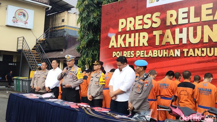 Anev akhir tahun 2022 Polres Pelabuhan Tanjung Perak