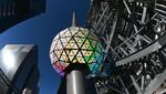 Bak Lampu Disko, Bola Kristal Raksasa Ini Mulai Mejeng di Time Square