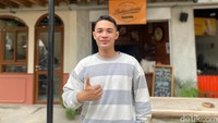  Awalnya aku buka di rumah PO (pre-order), aku kirimin ke temen aku yang lumayan terkenal deh. Abis itu mulai banyak yang pesen, terus aku buka store pertama kali di bengkel di Mampang, kata Ray kepada detikcom. Foto: detikcom