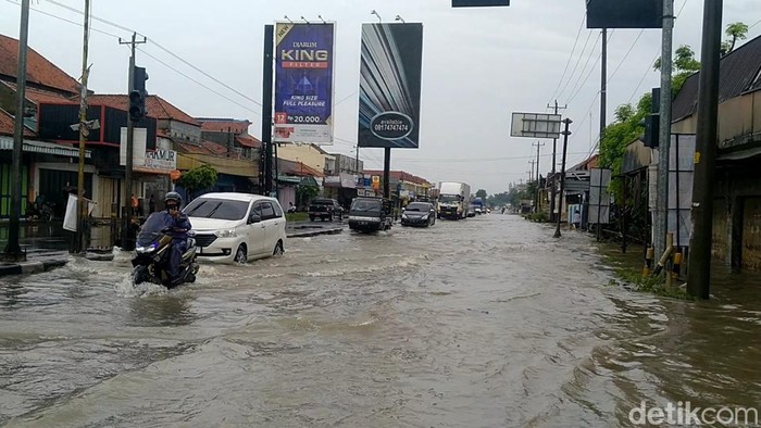 Banjir di Pantura, Sempat  Putuskan Jalur Pantura Batang.