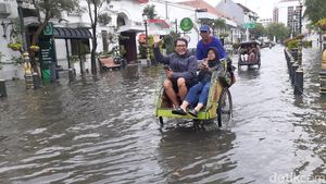 Diguyur Hujan, Kota Lama Semarang Banjir