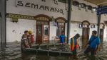 Lihat Lagi Banjir di Stasiun Tawang Semarang yang Bikin KA Terlambat